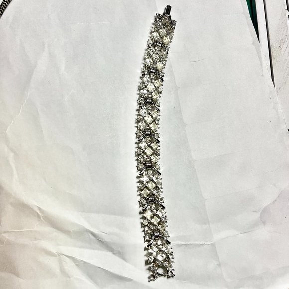 CROWN TRIFARI RHINESTONE BRACELET - Picture 5 of 5